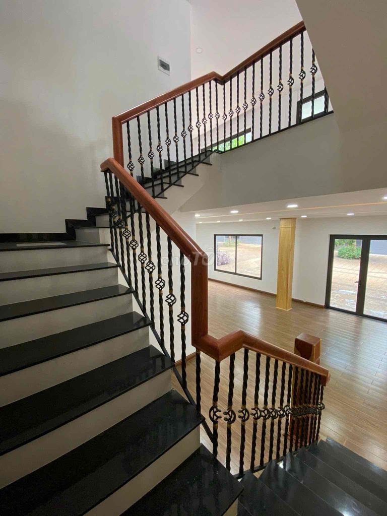 Modern 4-Floor Corner House in Ecocity