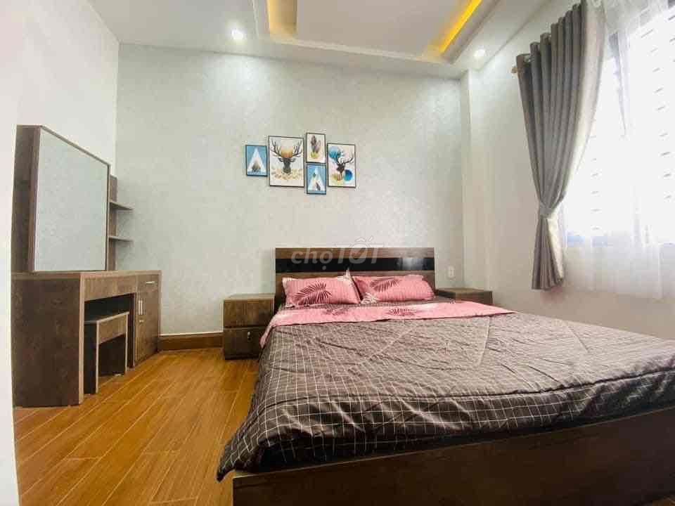 Modern Hotel-Style Room with Private Bathroom