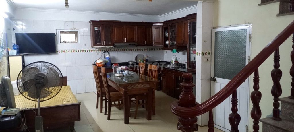 3-Story House Near Market with Full Furniture