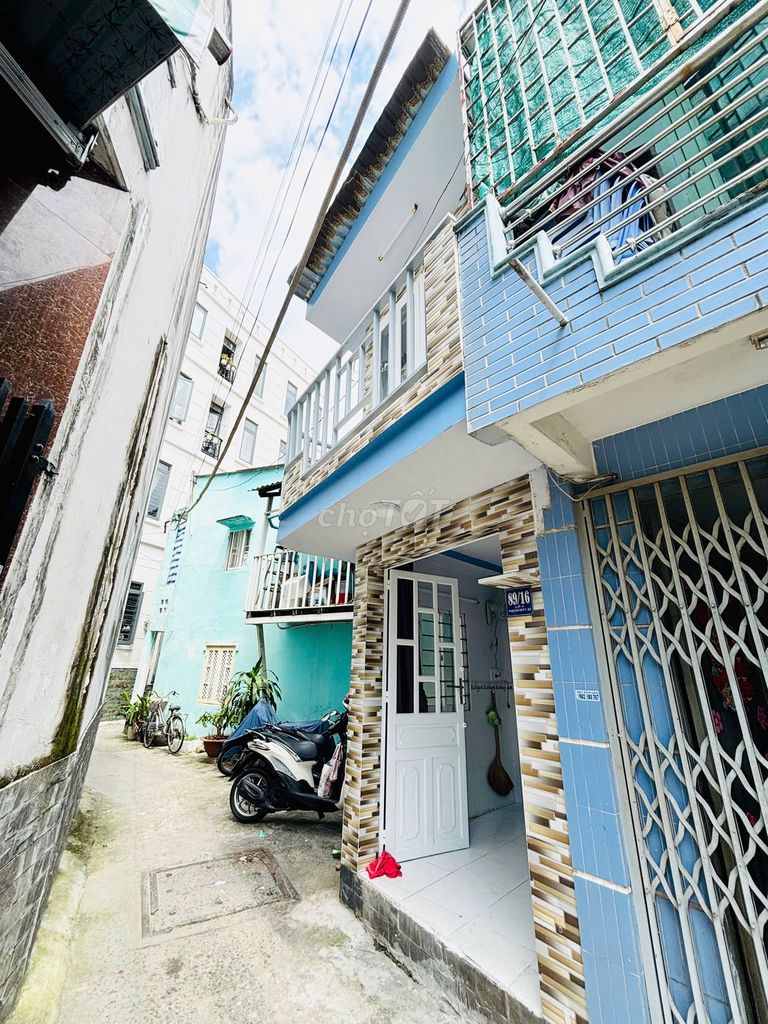 One-Bedroom House with Balcony in District 6