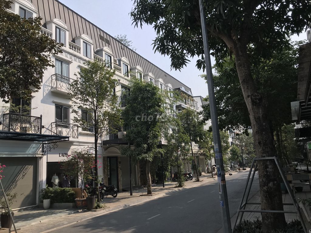 Modern Shophouse with Private Entrance in Hanoi