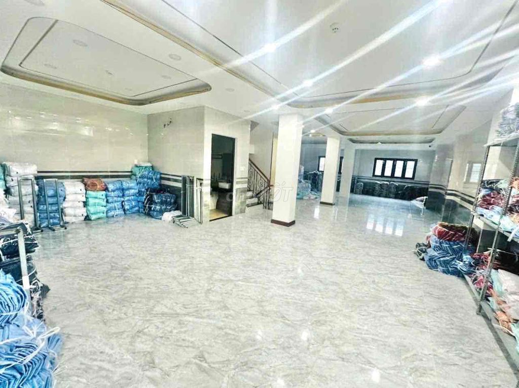 Luxury 3-Bedroom Villa Near Aeon Mall
