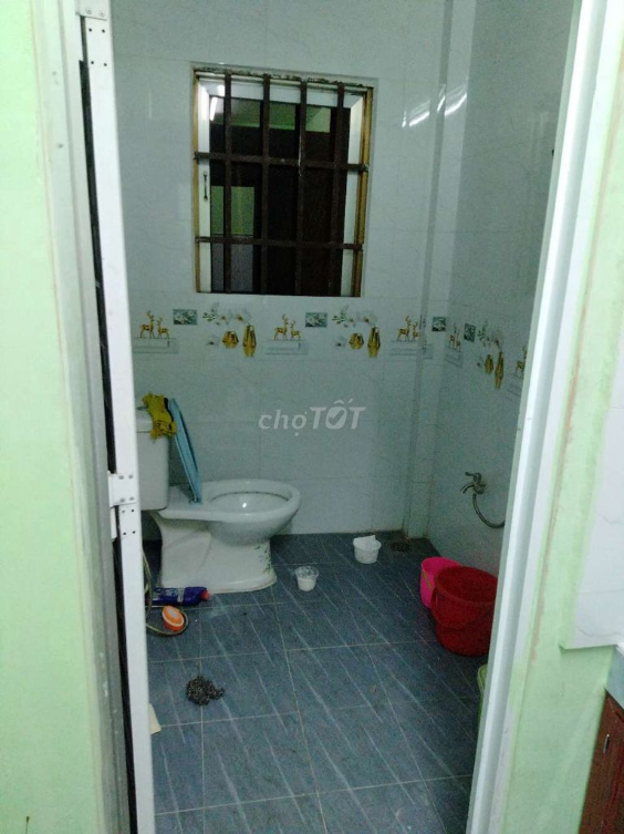 L-shaped house with 1 floor, 1 bedroom, near new highway bridge