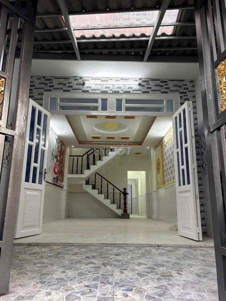 Modern 3-Bedroom Townhouse Near School and Market
