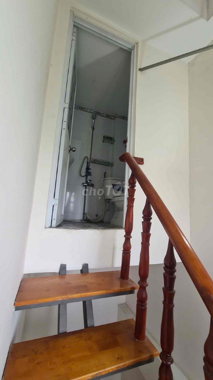 2-Story House with 2 Bedrooms and Air Conditioning