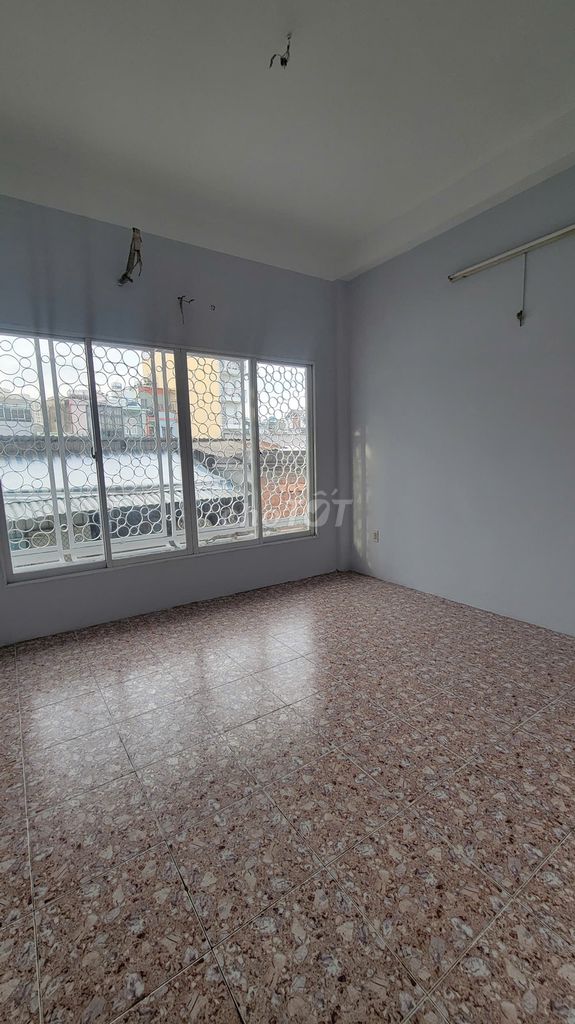 Modern 3BR Townhouse with Parking in District 11