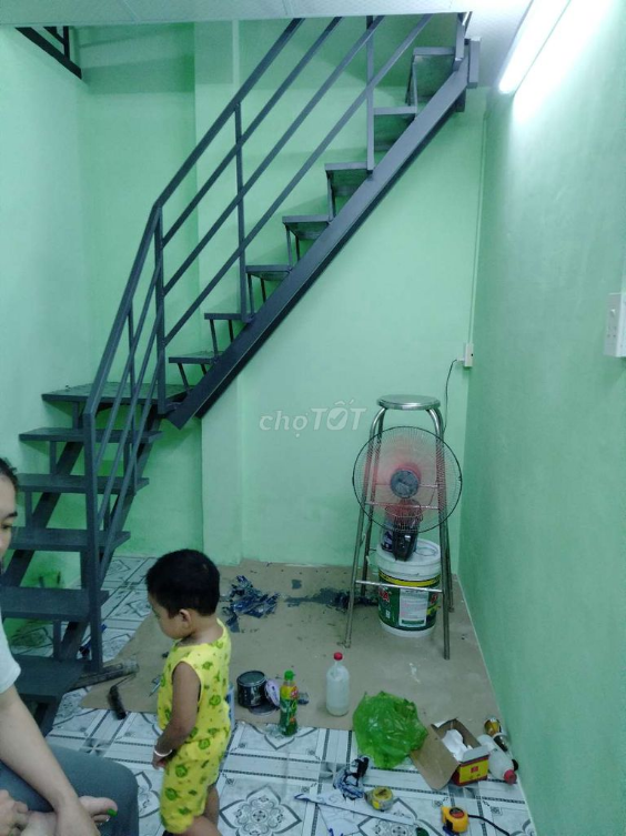 L-shaped house with 1 floor, 1 bedroom, near new highway bridge