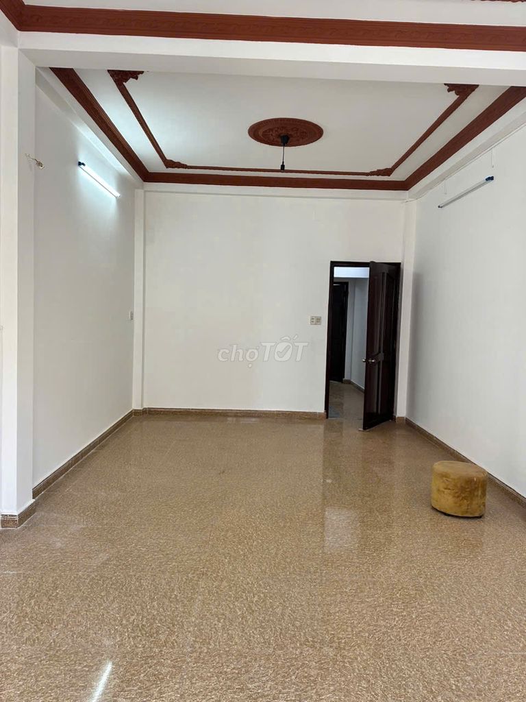 Spacious 6-Bedroom Townhouse Near An Duong Market
