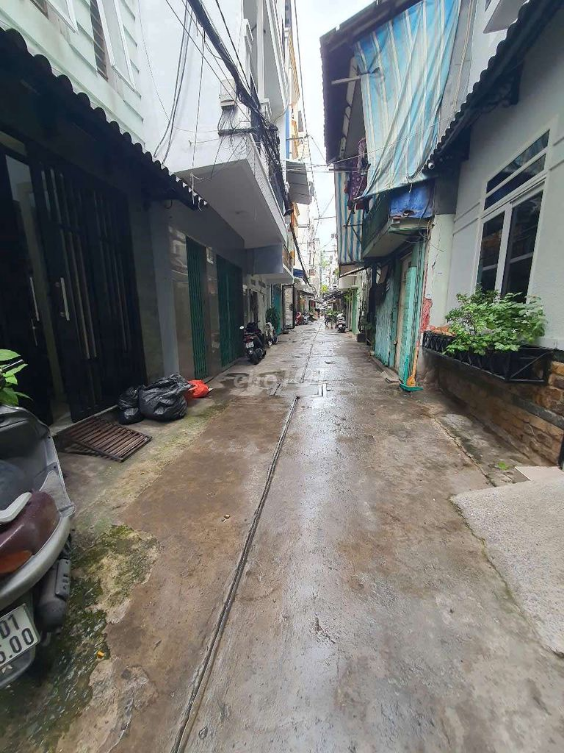 Rental Property in Narrow Alley - 3.5x7m with Loft