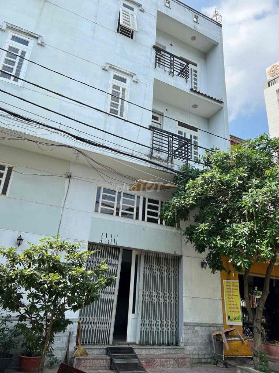Spacious 3-Bedroom House near Xa Lo Ha Noi Highway