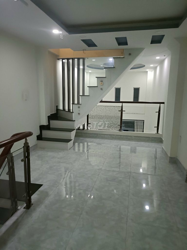 Modern 3-Bedroom Townhouse Near Schools