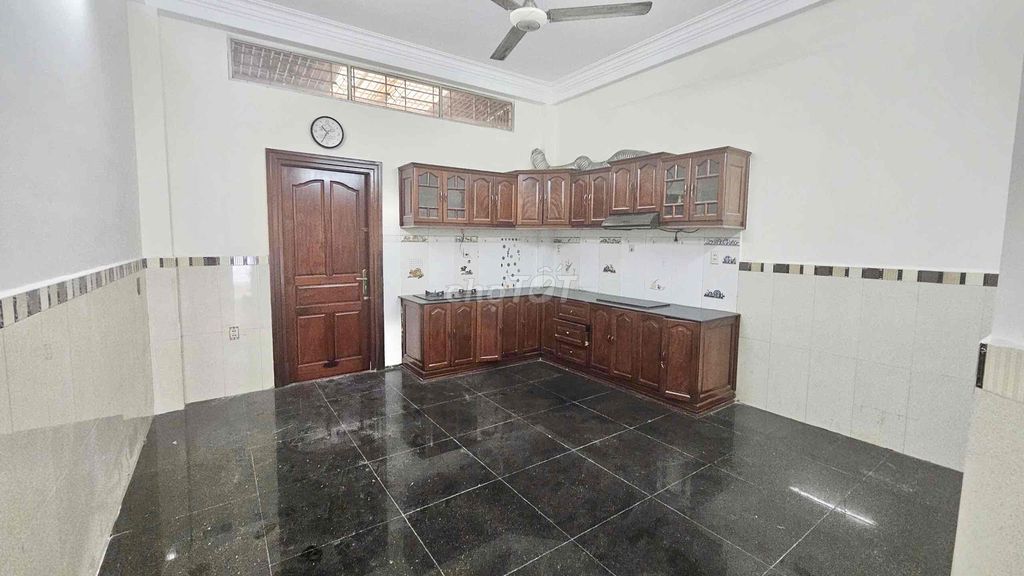 Spacious 4BR Townhouse Near Chanh Hung Bridge