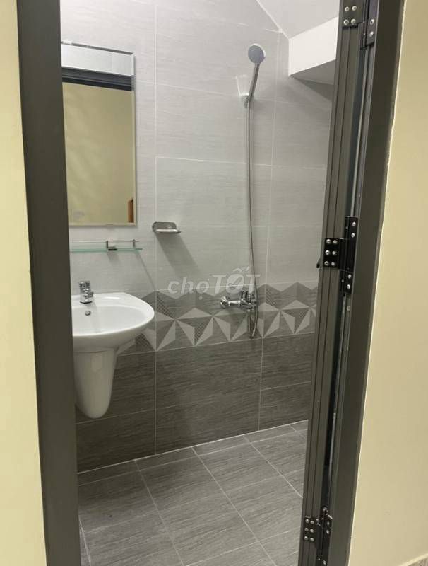 Modern Townhouse with 2 Bedrooms Near Market