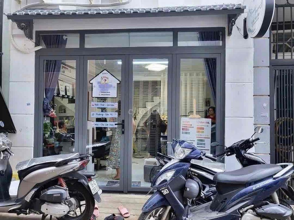 Modern 3BR Townhouse Near Phu Nhuan District