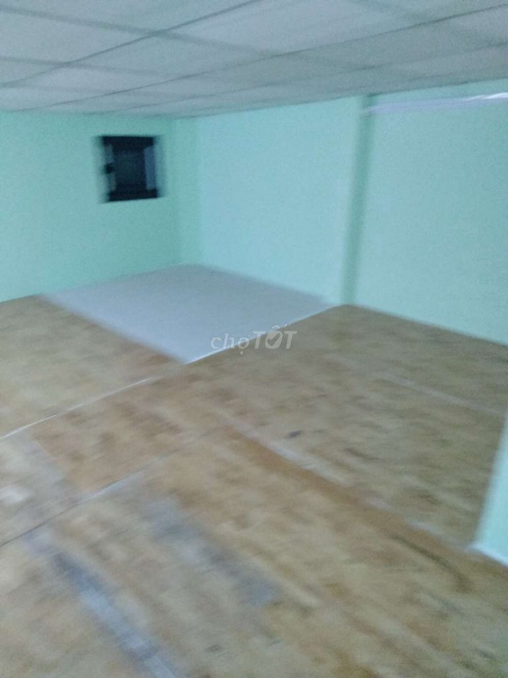 L-shaped house with 1 floor, 1 bedroom, near new highway bridge