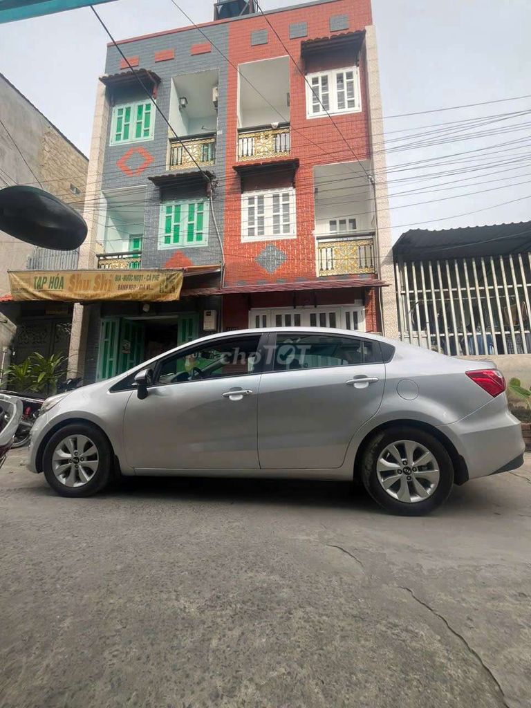 Modern 2-Bedroom Townhouse Near Market