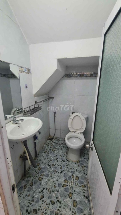 2-Story House with 2 Bedrooms and Air Conditioning