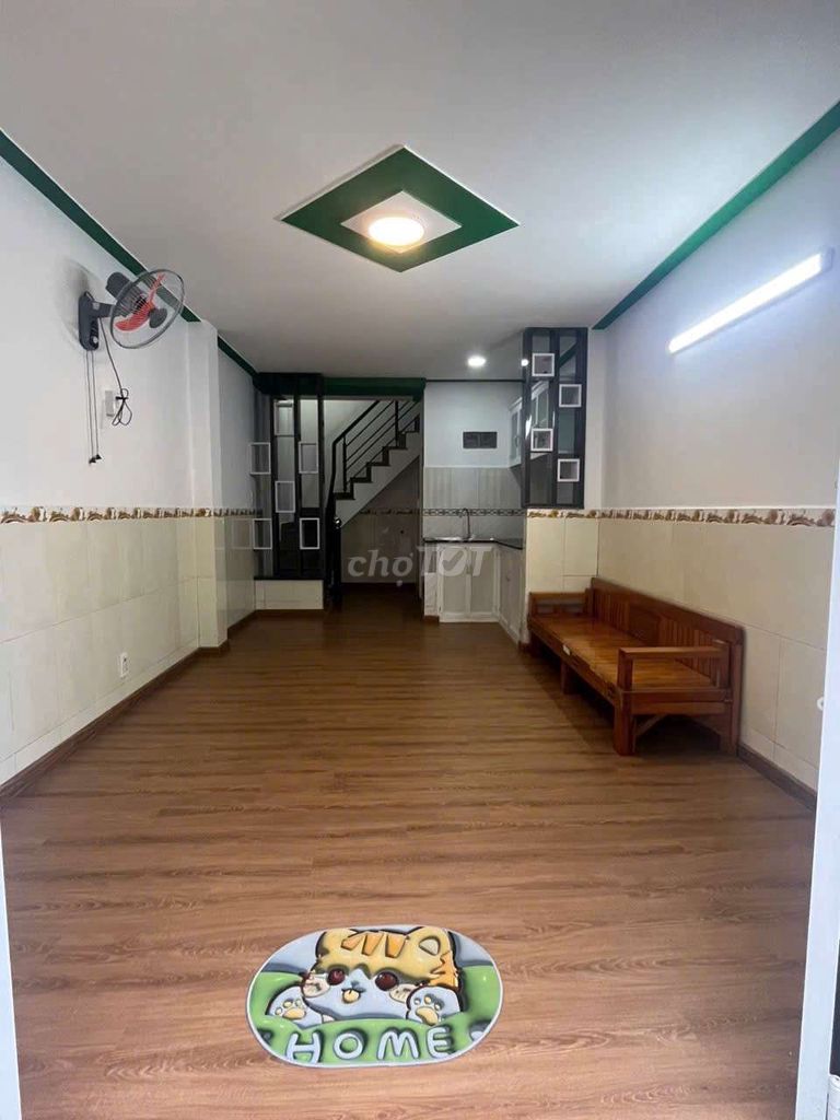 Modern 2-Bedroom Townhouse Near Market