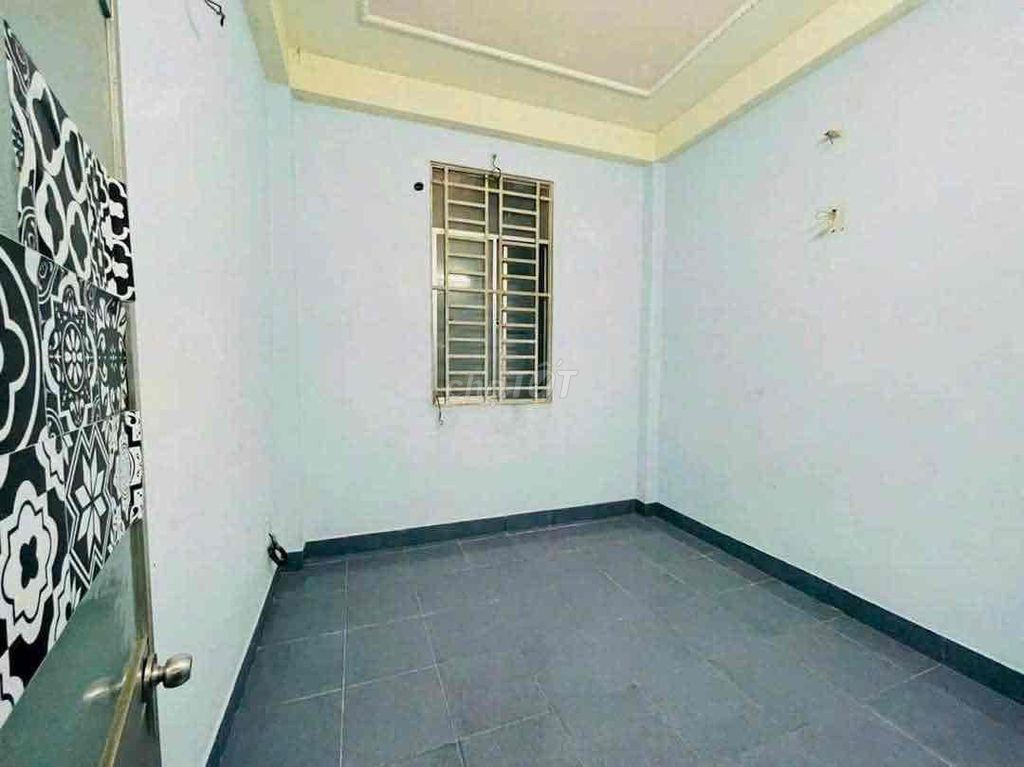 4BR House with Large Yard in District 12