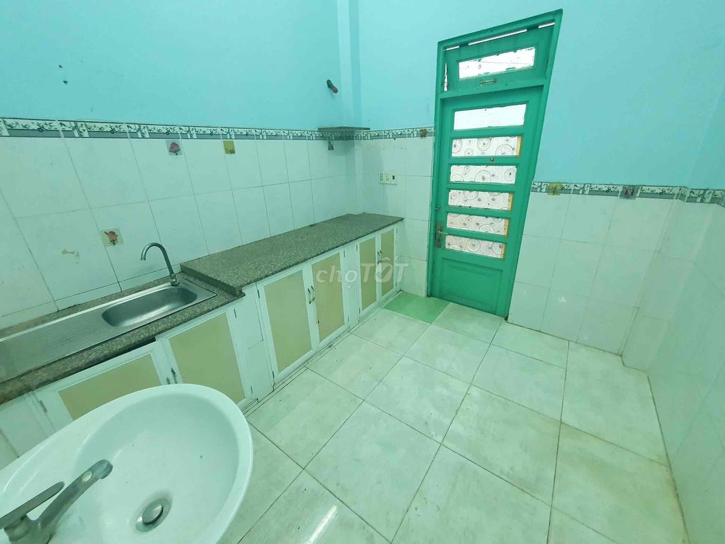 Modern 2-Bedroom House with Parking in District 8