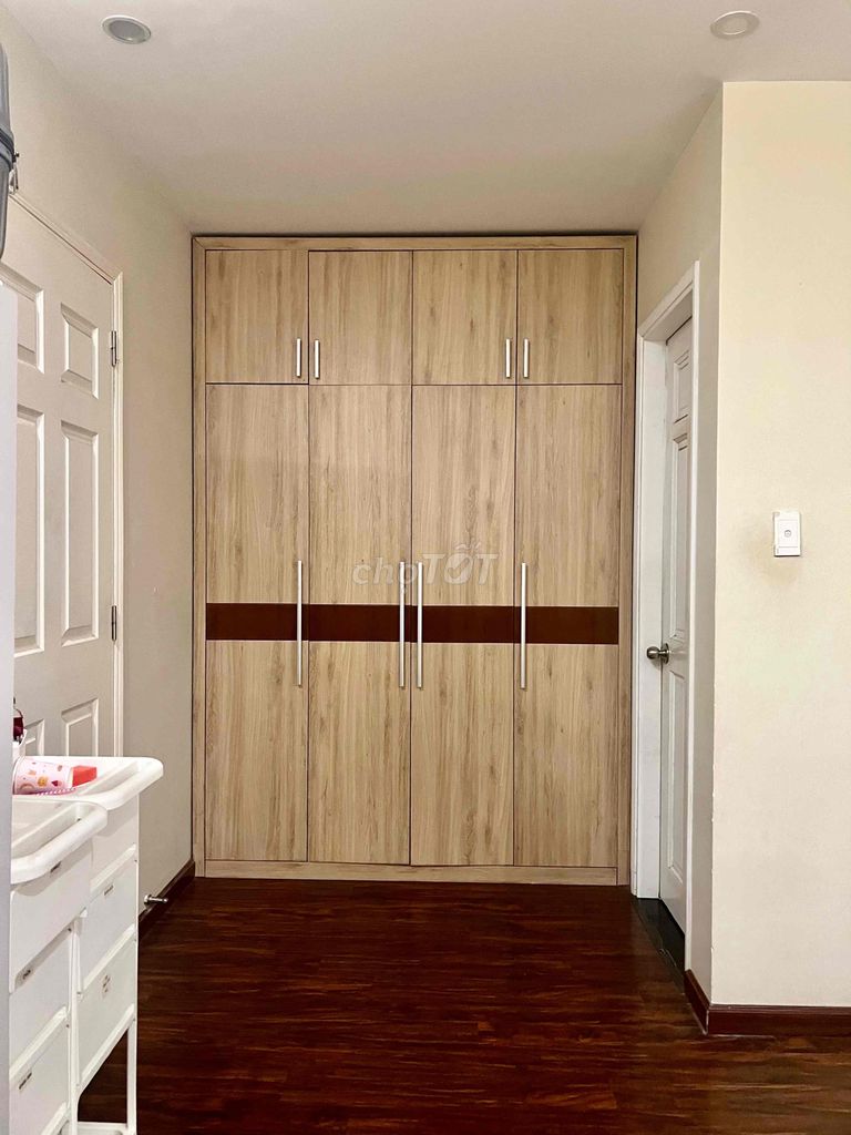 Spacious Room with Private Bathroom and Air Conditioning