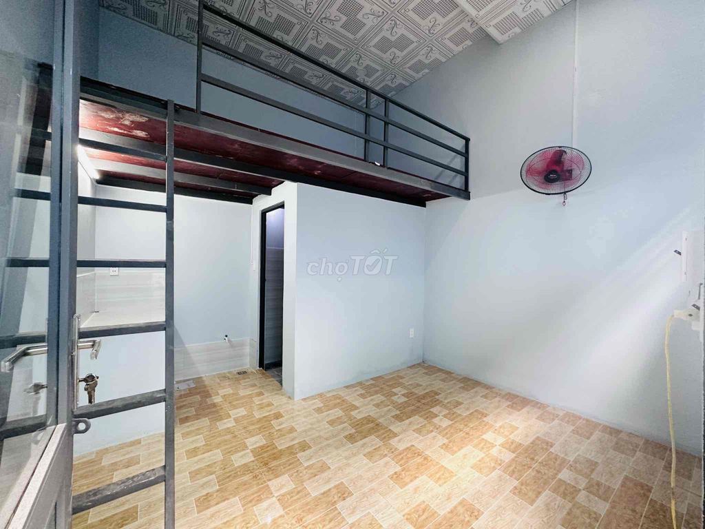 Modern Loft Room with Parking Near Mall