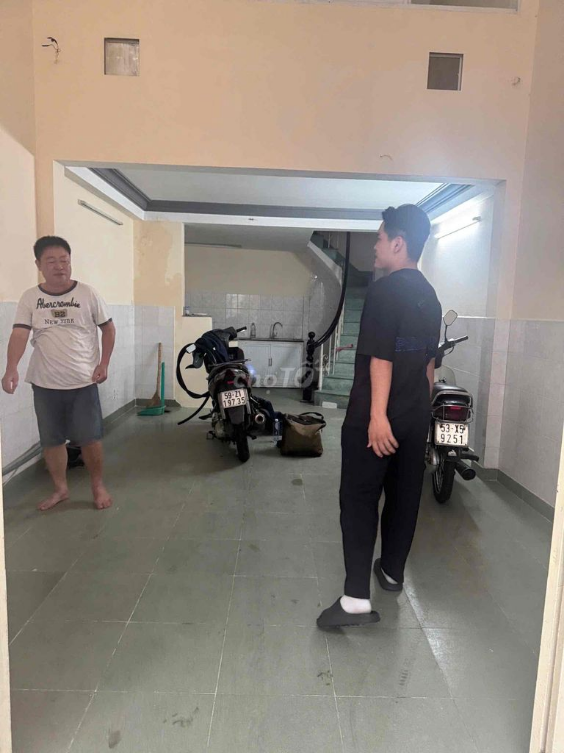 Spacious House for Rent in Lac Long Quan, Tan Binh District