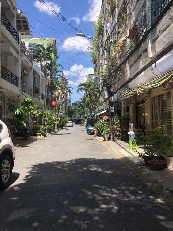 Ground Floor Apartment Near Bau Cat Street - Ideal for Office/Online Business