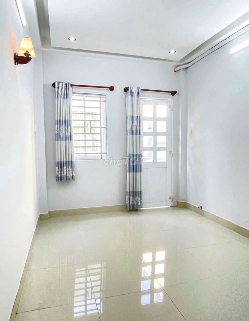 2-Bedroom Townhouse Near Hoa Binh Market