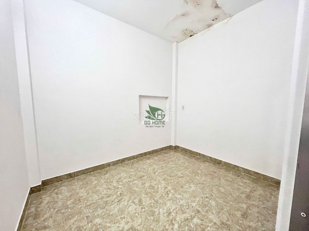 Modern 80m² Commercial Space with Two Levels