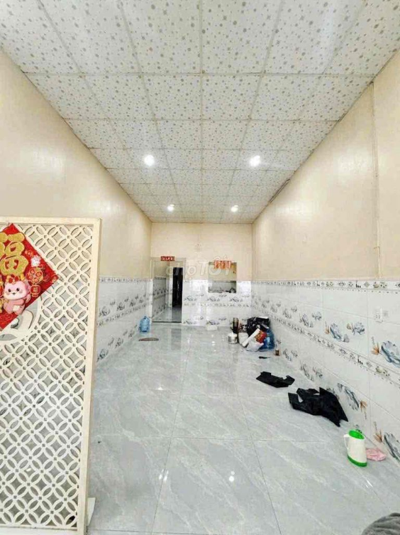 Spacious Single-Bedroom House Near Đầm Sen Park