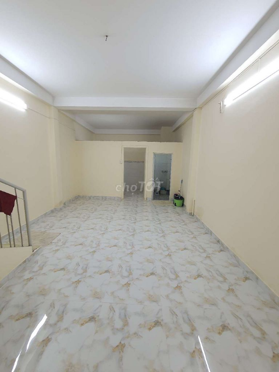 2-Story Family Home with 3 Bedrooms, Newly Renovated