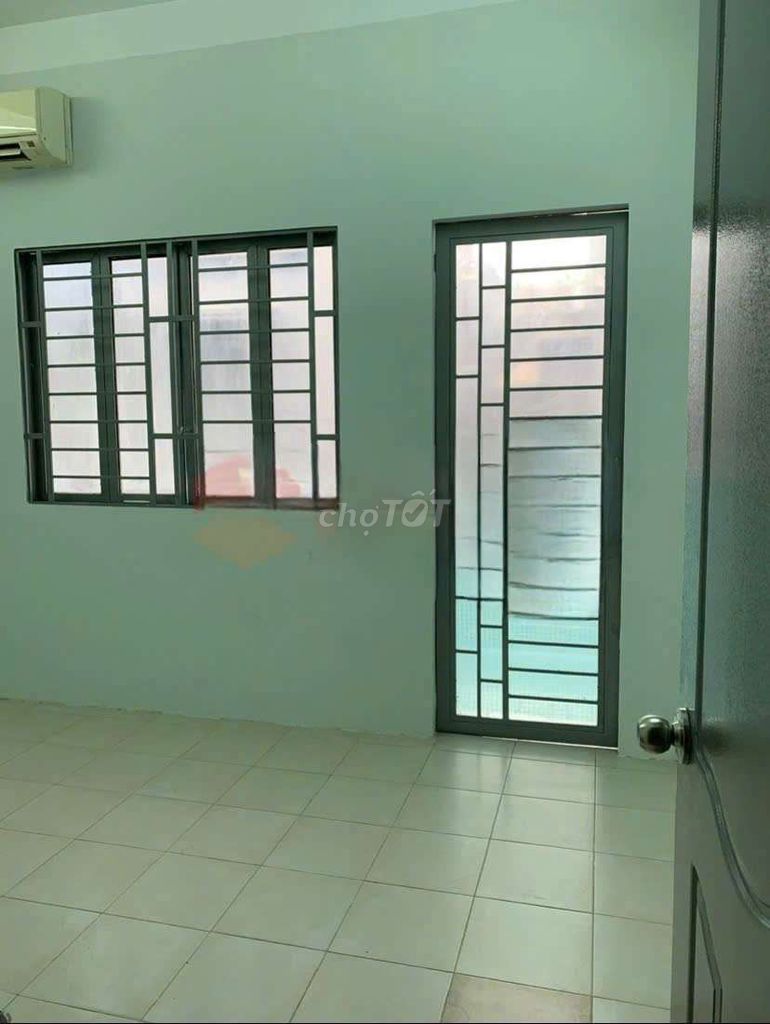 Modern 3-Bedroom Townhouse with Business Potential