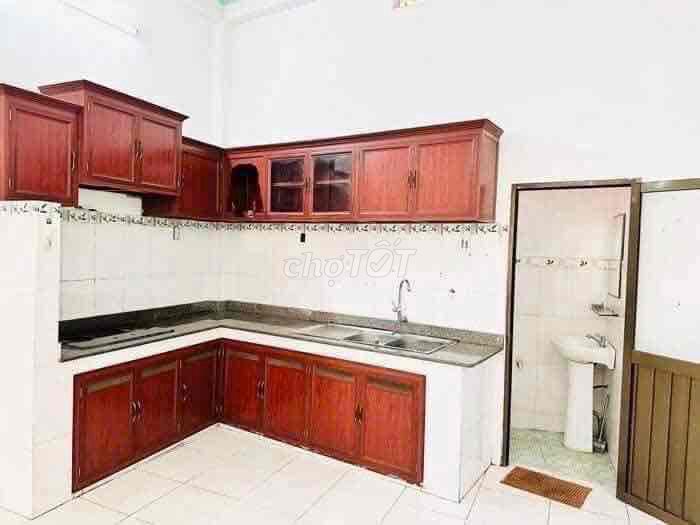 Modern 2-Bedroom House with Car Access