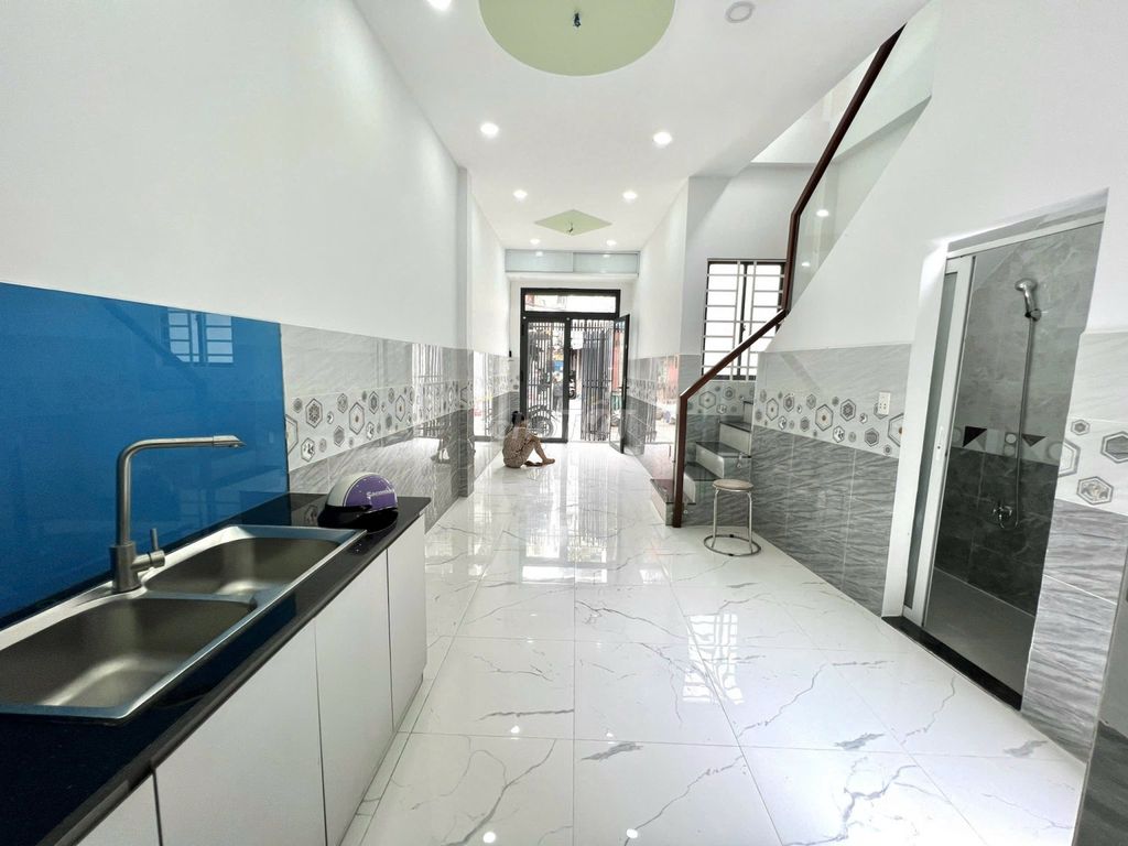 Modern 2-Bedroom House in District 1