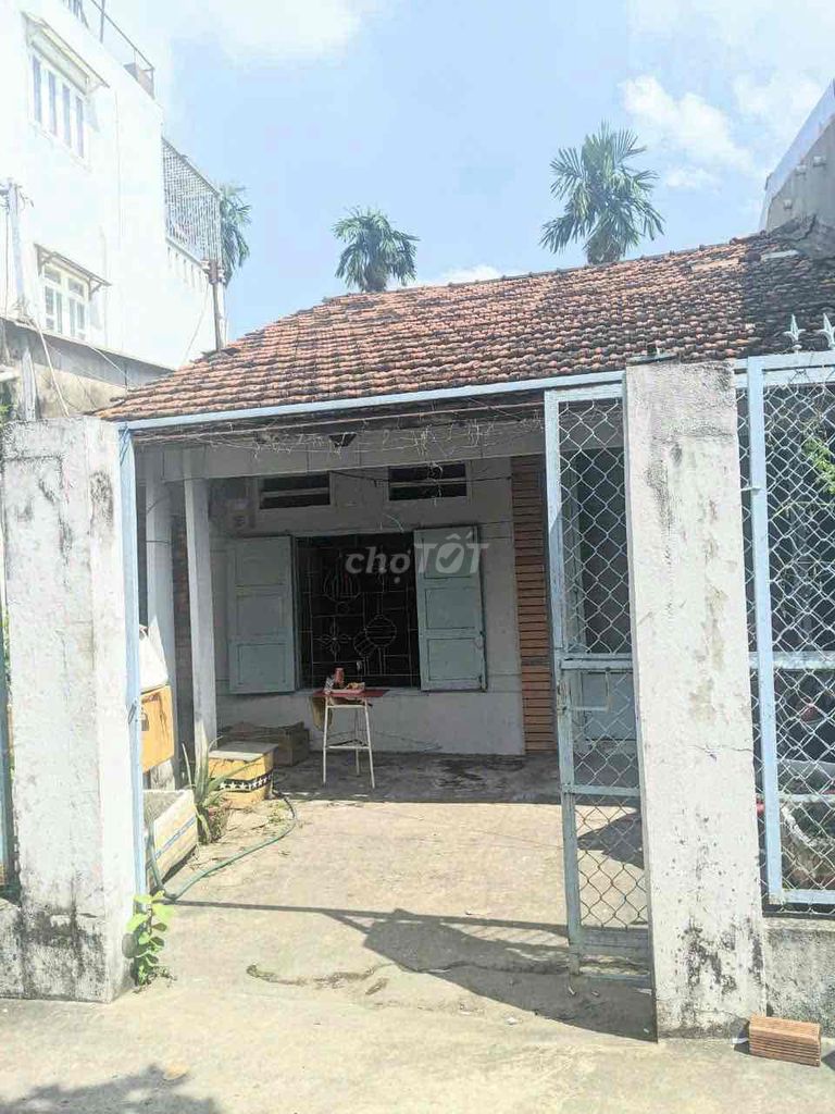 100m² House with Garden Near Electrical Complex
