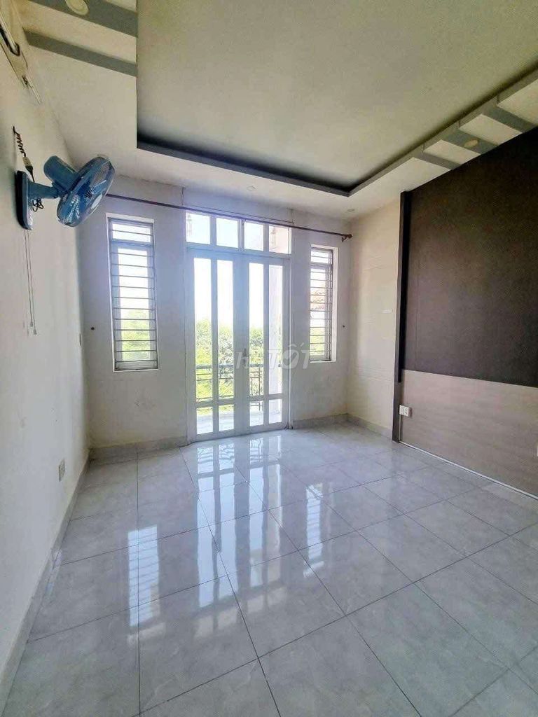 Spacious 4BR Townhouse with Bright Courtyard