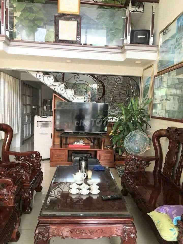 Spacious 4BR Office Building Near Market