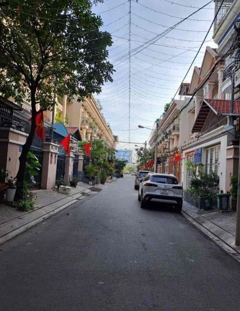 4-Bedroom Townhouse with Business Potential in Go Vap
