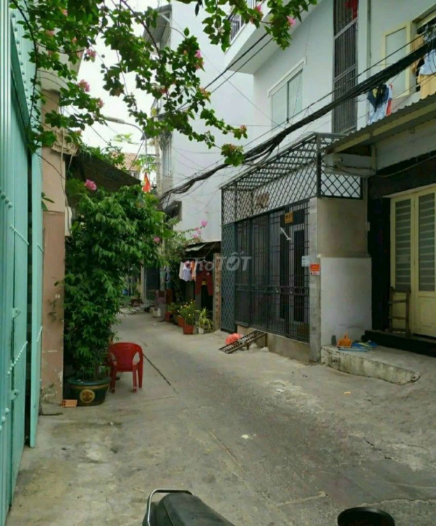 2-Story House in Quiet Alley, Suitable for Small Business