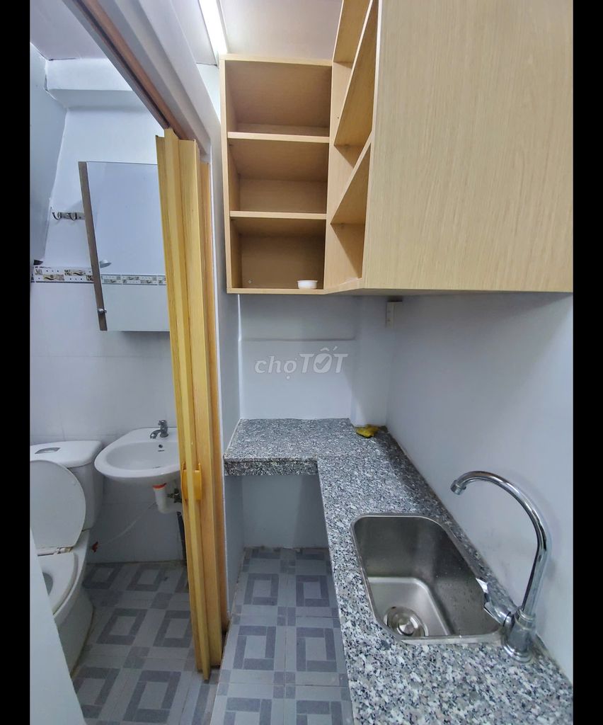 Central District Studio with Modern Kitchen