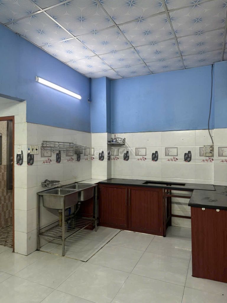 Spacious 3-Bedroom House Near Shopping Center