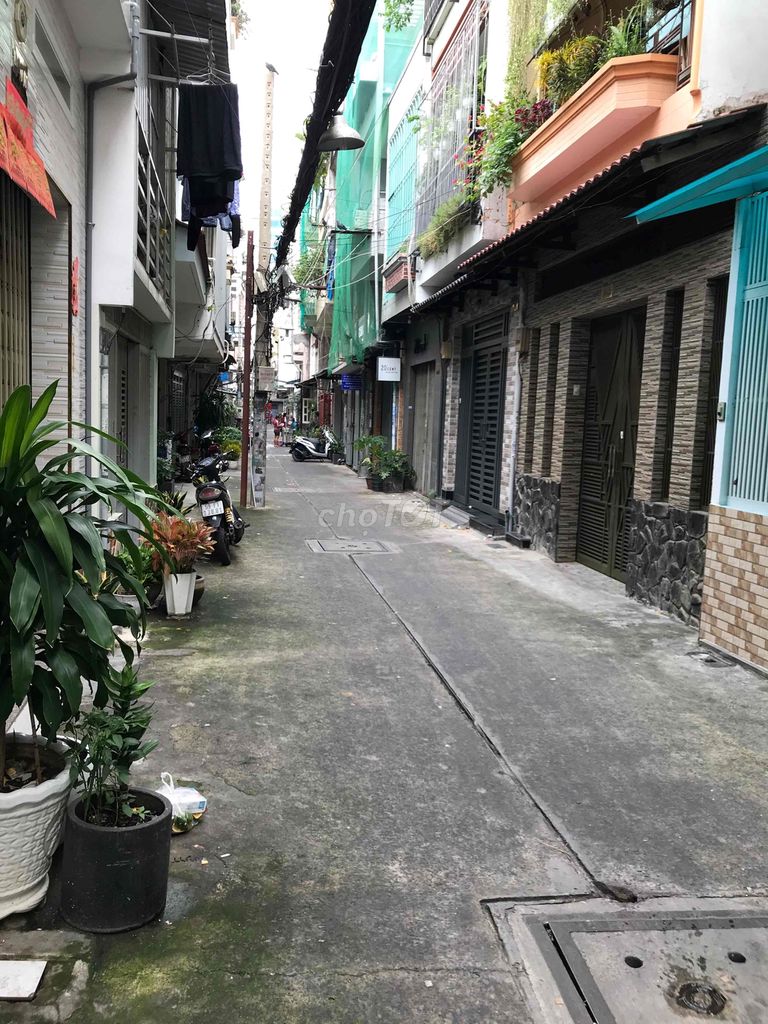 Two-Level House in Phu Nhuan District