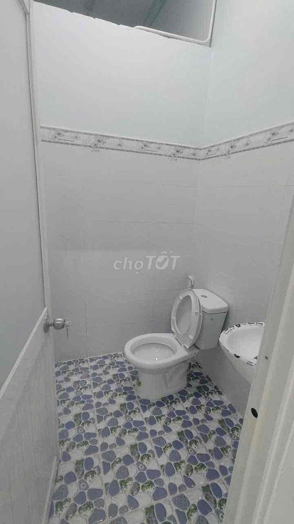 100m² Corner House with Parking for Business
