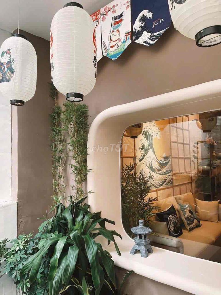 Spacious Japanese-Style House with Spa Potential