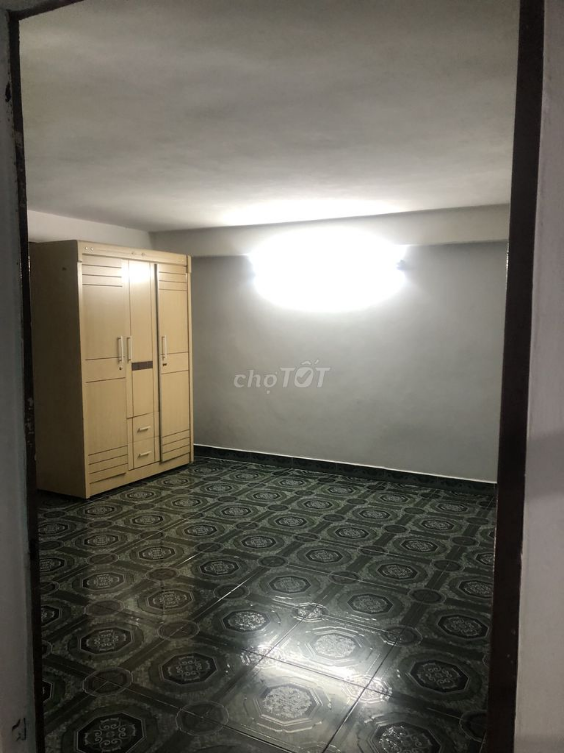 Ground Floor Apartment Near Bau Cat Street - Ideal for Office/Online Business