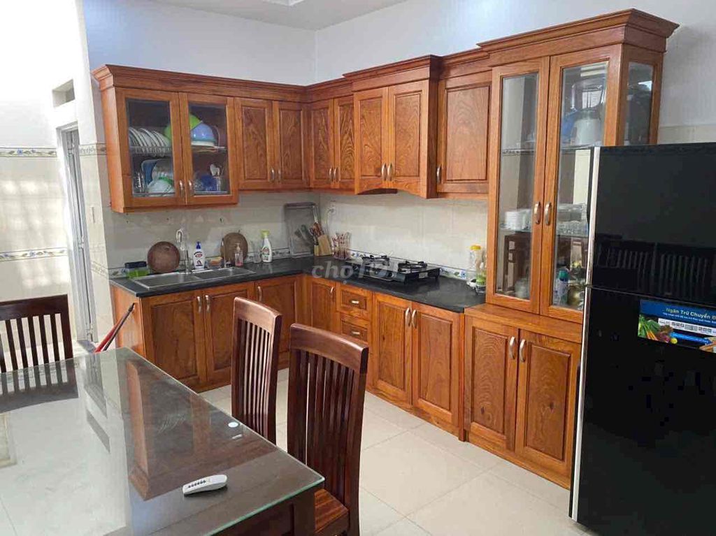 Modern 3-Bedroom Townhouse with Private Parking