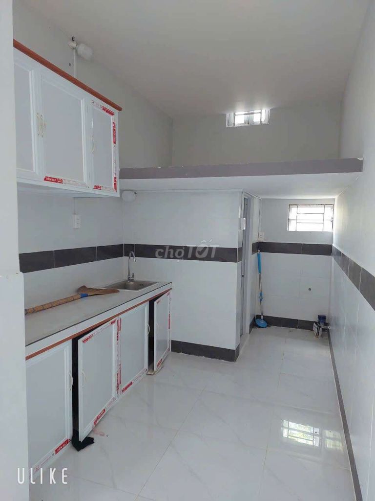 Modern Studio Near Market with Storage Loft