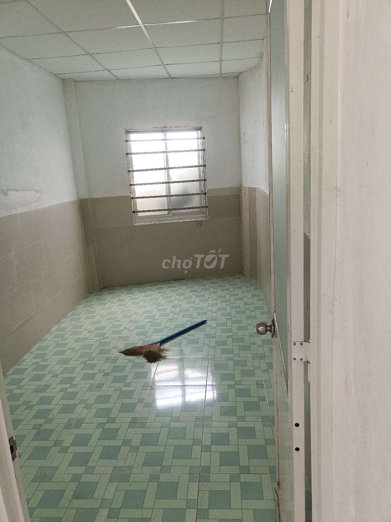 Spacious Room Near Market with Private Access