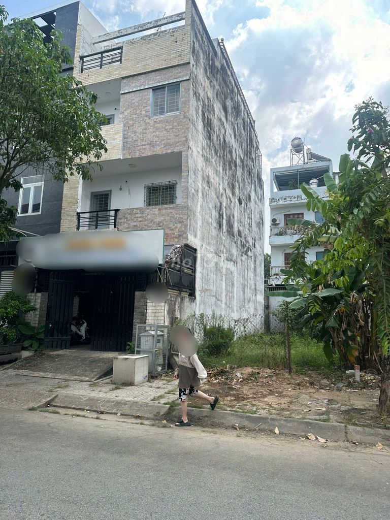 Spacious 4BR Townhouse in District 9